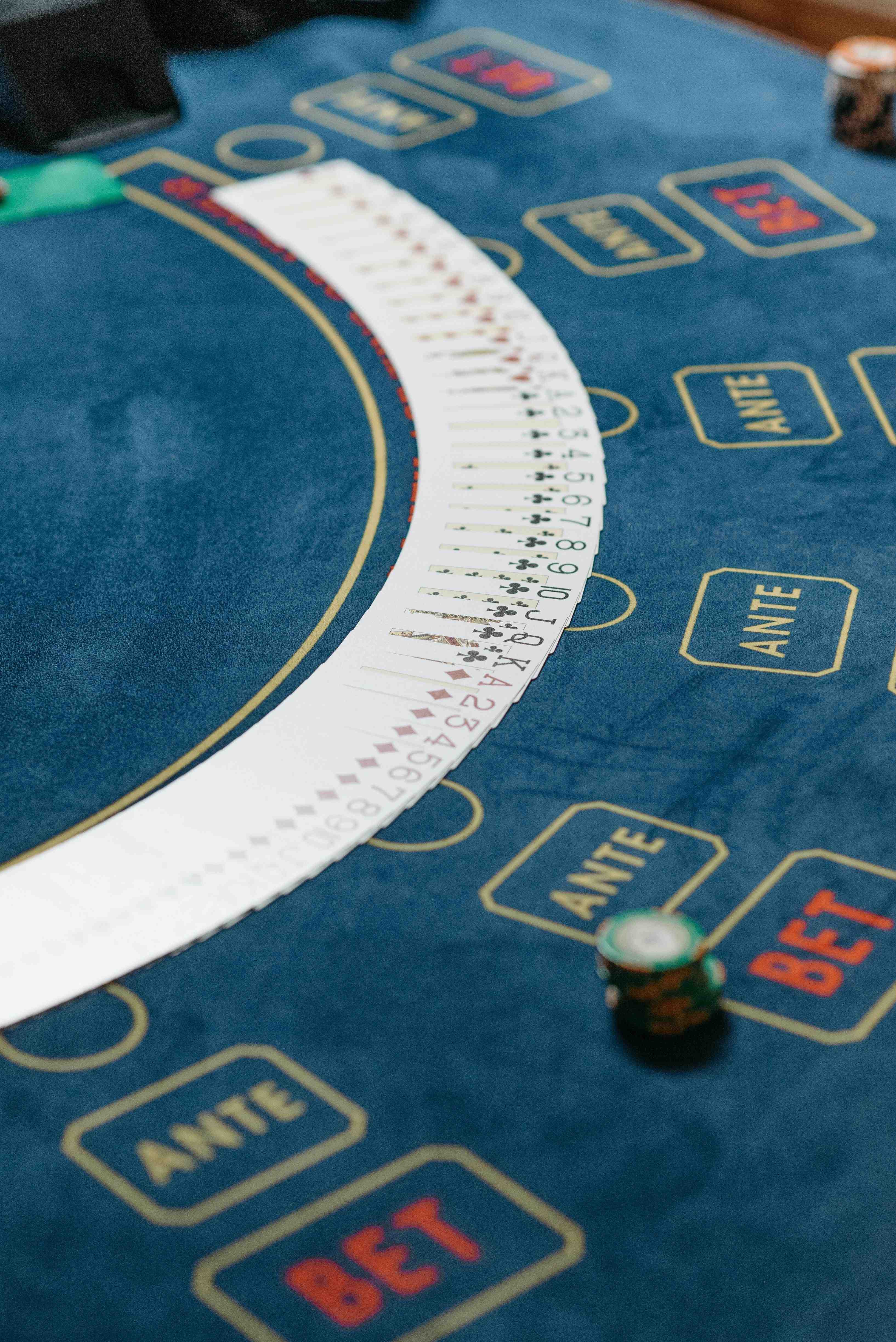 Meja dealer Live Casino 333hoki dengan tampilan profesional